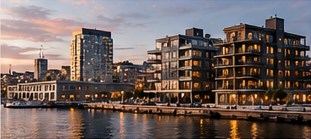 Illustrativ stadsmiljö vid vattnet